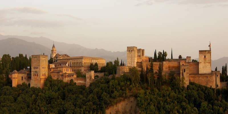 imagen de las puertas de la alhambra