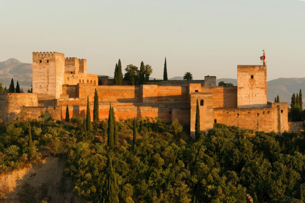 plaza de los aljibes de la alhambra