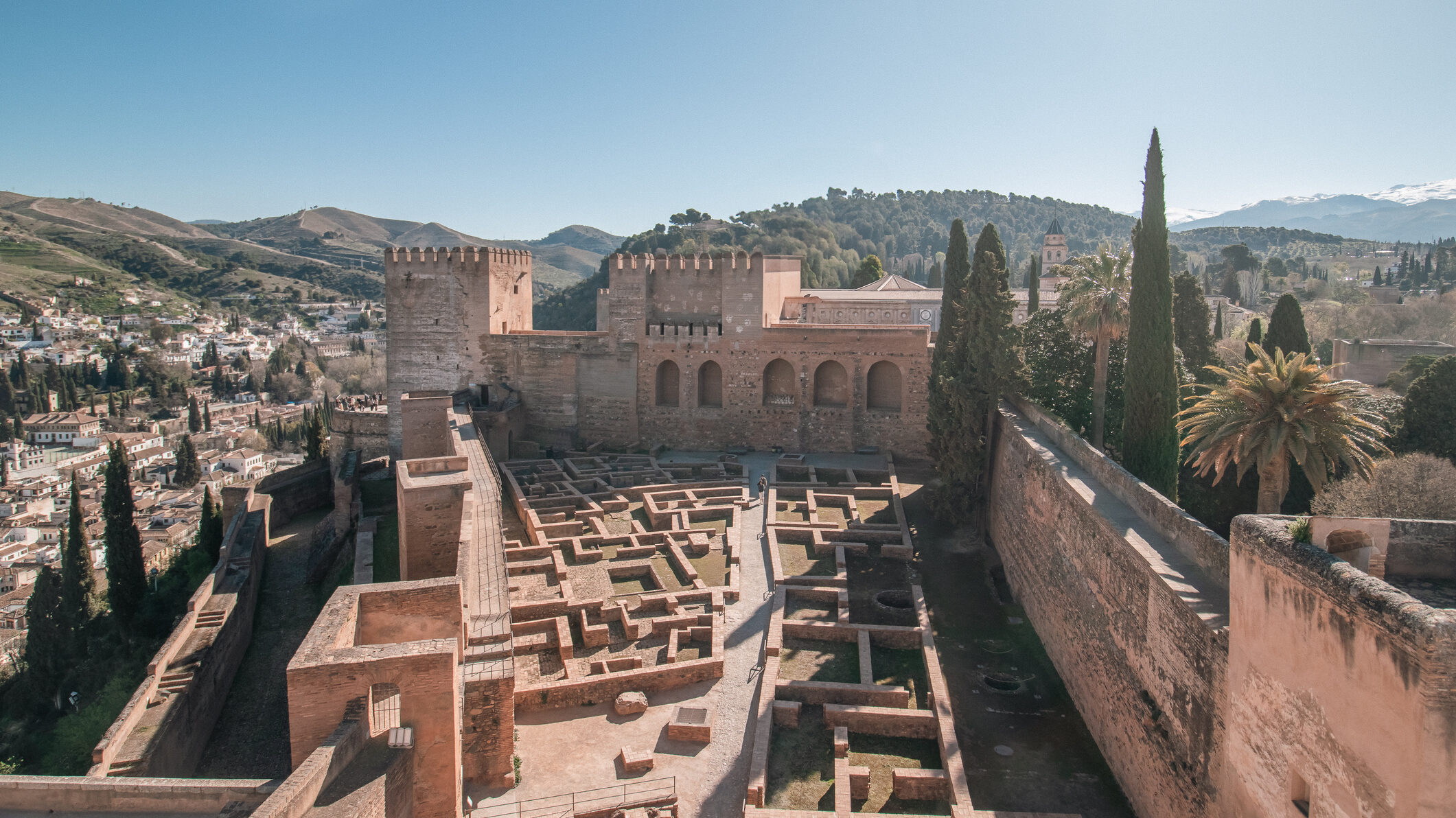 Interior de la Alcazaba de la Alhambra, cerca de la Torre de los Abencerrajes